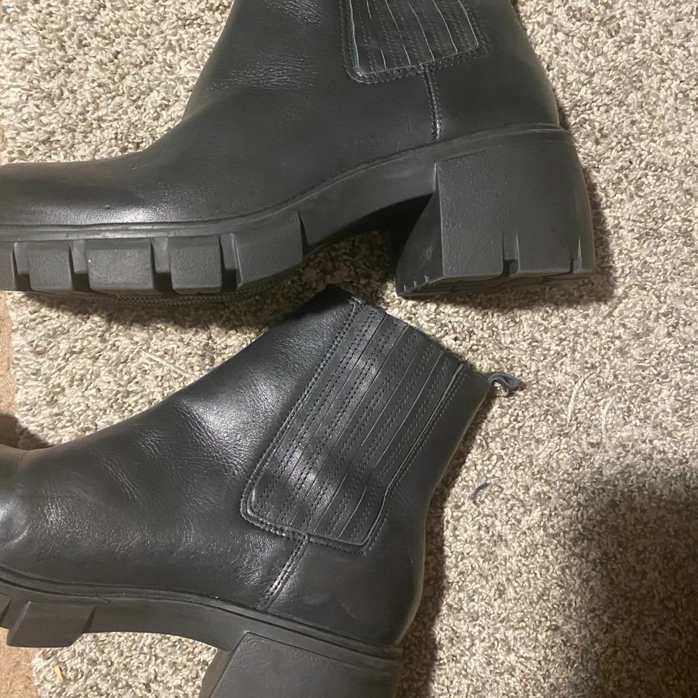 Steve Madden Black Leather chelsea Ankle Boots